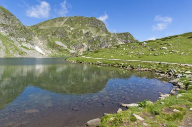 Bulgaristan 'ın Yedi Rila Gölünün etrafındaki Rila Dağı' nın muhteşem manzarası
