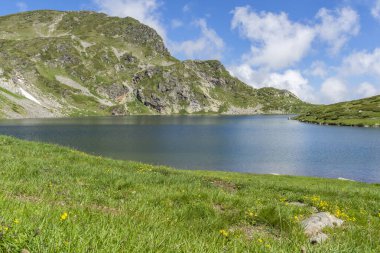 Bulgaristan 'ın Yedi Rila Gölünün etrafındaki Rila Dağı' nın muhteşem manzarası