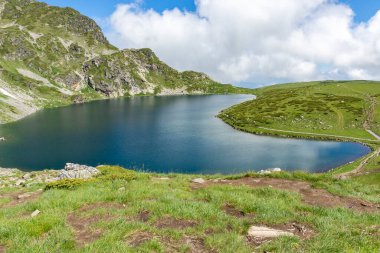 Bulgaristan 'ın Yedi Rila Gölünün etrafındaki Rila Dağı' nın muhteşem manzarası