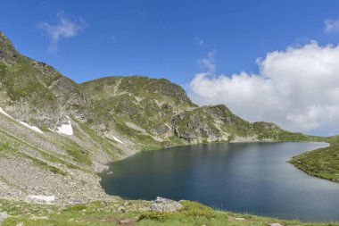Bulgaristan 'ın Yedi Rila Gölünün etrafındaki Rila Dağı' nın muhteşem manzarası