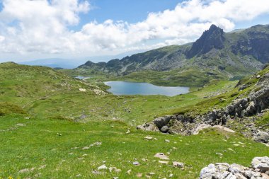 Bulgaristan 'ın Yedi Rila Gölünün etrafındaki Rila Dağı' nın muhteşem manzarası
