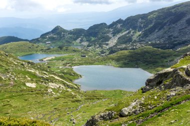 Bulgaristan 'ın Yedi Rila Gölünün etrafındaki Rila Dağı' nın muhteşem manzarası
