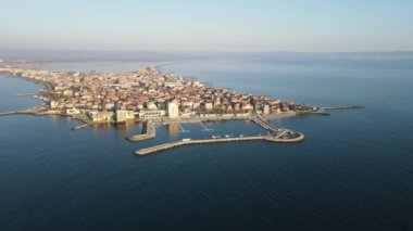 Bulgaristan 'ın Burgaz Bölgesi' nin Pomorie kentinin İnanılmaz Hava Gündoğumu manzaralı kasabası 