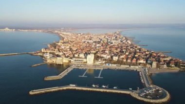 Bulgaristan 'ın Burgaz Bölgesi' nin Pomorie kentinin İnanılmaz Hava Gündoğumu manzaralı kasabası 