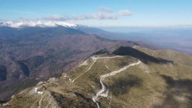 Bulgaristan 'ın Orelyak zirvesi yakınlarındaki Pirin Dağı' nın şaşırtıcı hava manzarası