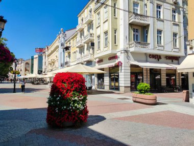 PLOVDIV, BULGARIA - 20 Temmuz 2020: Tipik Sokak ve Bulgaristan 'ın Filibe kentindeki evler