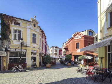 PLOVDIV, BULGARIA - 20 Temmuz 2020: Tipik Sokak ve Bulgaristan 'ın Filibe kentindeki evler