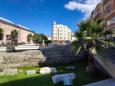 PLOVDIV, BULGARIA - 20 Temmuz 2020: Tipik Sokak ve Bulgaristan 'ın Filibe kentindeki evler