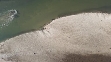 Bulgaristan 'ın Petrich Vadisi' nden geçen Struma nehrinin şaşırtıcı hava manzarası