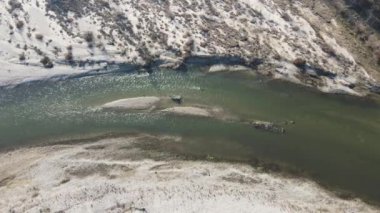 Bulgaristan 'ın Petrich Vadisi' nden geçen Struma nehrinin şaşırtıcı hava manzarası