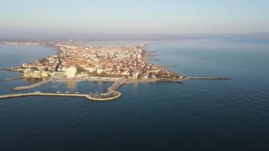 Bulgaristan 'ın Burgaz Bölgesi' nin Pomorie kentinin İnanılmaz Hava Gündoğumu manzaralı kasabası 
