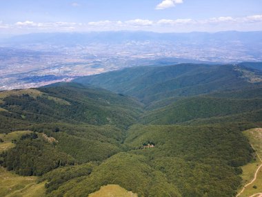 Bulgaristan 'ın Blagoevgrad bölgesindeki Belasitsa Dağı' nın şaşırtıcı hava manzarası