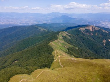 Bulgaristan 'ın Blagoevgrad bölgesindeki Belasitsa Dağı' nın şaşırtıcı hava manzarası