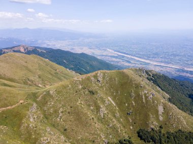 Bulgaristan 'ın Blagoevgrad bölgesindeki Belasitsa Dağı' nın şaşırtıcı hava manzarası