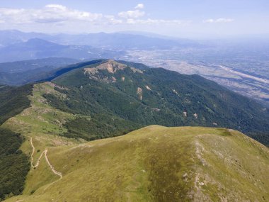 Bulgaristan 'ın Blagoevgrad bölgesindeki Belasitsa Dağı' nın şaşırtıcı hava manzarası
