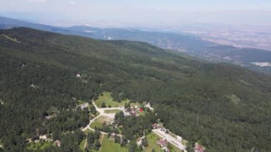 Bulgaristan 'ın Filibe Bölgesi' ndeki Rodos Dağı 'ndaki Hizha Zdravets bölgesinin havadan yaz manzarası
