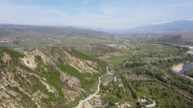 Bulgaristan 'ın Petrich vadisinden geçen Struma nehrinin hava manzarası