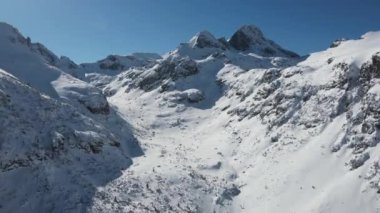 Bulgaristan 'ın Malyovitsa zirvesi yakınlarındaki Rila Dağı' nın şaşırtıcı kış manzarası