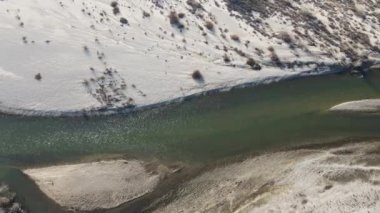 Bulgaristan 'ın Petrich Vadisi' nden geçen Struma nehrinin şaşırtıcı hava manzarası