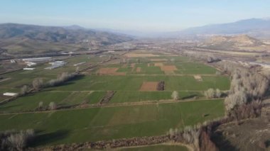 Bulgaristan 'ın Petrich Vadisi' nden geçen Struma nehrinin şaşırtıcı hava manzarası