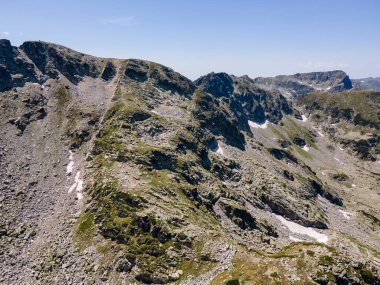 Bulgaristan 'ın Ürkütücü Göl yakınlarındaki Rila Dağı' nın şaşırtıcı hava manzarası
