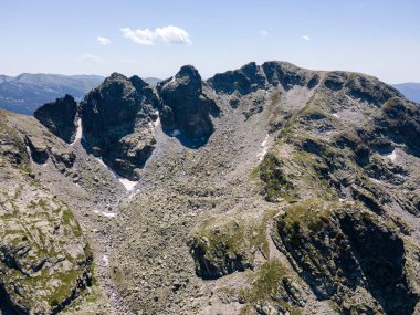 Bulgaristan 'ın Ürkütücü Göl yakınlarındaki Rila Dağı' nın şaşırtıcı hava manzarası