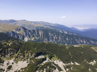 Bulgaristan 'ın Ürkütücü Göl yakınlarındaki Rila Dağı' nın şaşırtıcı hava manzarası