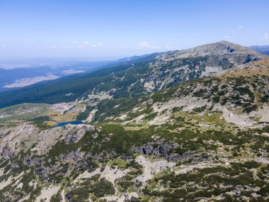 Bulgaristan 'ın Ürkütücü Göl yakınlarındaki Rila Dağı' nın şaşırtıcı hava manzarası
