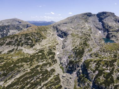 Bulgaristan 'ın Ürkütücü Göl yakınlarındaki Rila Dağı' nın şaşırtıcı hava manzarası