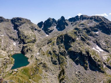 Bulgaristan 'ın Ürkütücü Göl yakınlarındaki Rila Dağı' nın şaşırtıcı hava manzarası