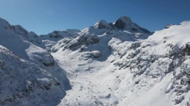 Bulgaristan 'ın Malyovitsa zirvesi yakınlarındaki Rila Dağı' nın şaşırtıcı kış manzarası