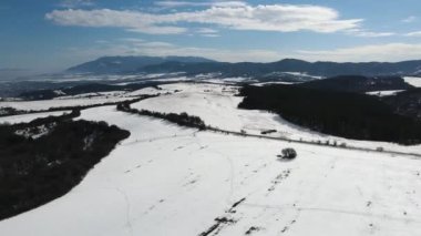 Lyulin Dağı 'nın kar kaplı havadan görünüşü, Sofya Şehir Bölgesi, Bulgaristan