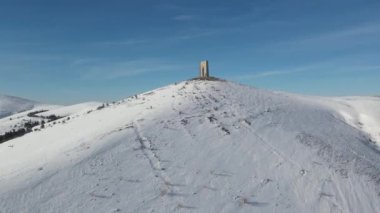 Beklemeto etrafındaki Balkan Dağları 'nın şaşırtıcı kış manzarası Bulgaristan' da
