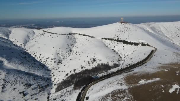 Fantastisk Flygfoto Vinter Utsikt Över Balkanbergen Runt Beklemeto Passera Bulgarien — Stockvideo