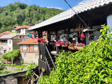 19. yüzyıldan kalma otantik evleri olan Delchevo köyü, Blagoevgrad bölgesi, Bulgaristan