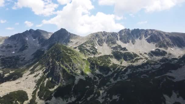 Bulgaristan Yalovarnika Tepeleri Yakınlarındaki Pirin Dağı Nın Şaşırtıcı Hava Manzarası — Stok video