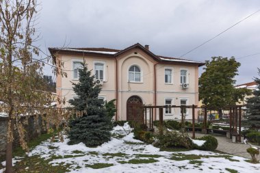 TRYAVNA, BULGARIA - 1 Kasım 2014: Bulgaristan 'ın tarihi Tryavna kasabasının merkezindeki ortaçağ evleri