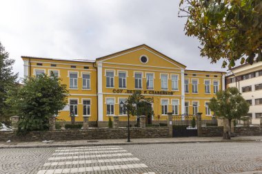 TRYAVNA, BULGARIA - 1 Kasım 2014: Bulgaristan 'ın tarihi Tryavna kasabasının merkezindeki ortaçağ evleri