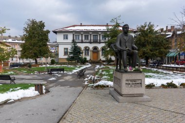 TRYAVNA, BULGARIA - 1 Kasım 2014: Bulgaristan 'ın tarihi Tryavna kasabasının merkezindeki ortaçağ evleri