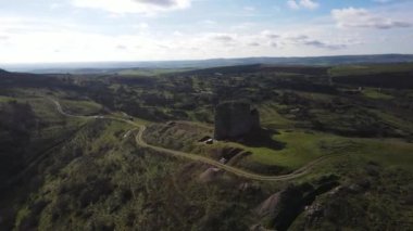 Bulgaristan 'ın Haskovo Bölgesi Matochina kasabası yakınlarındaki Ortaçağ Bukelon Kalesinin havadan görünüşü