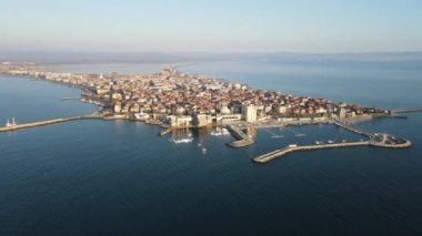 Bulgaristan 'ın Burgaz Bölgesi' nin Pomorie kentinin İnanılmaz Hava Gündoğumu manzaralı kasabası 