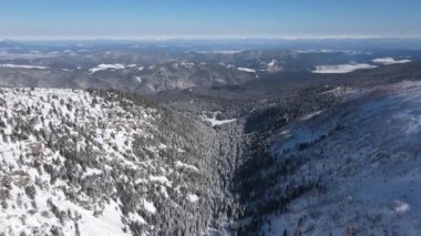 Bulgaristan 'ın Malyovitsa zirvesi yakınlarındaki Rila Dağı' nın şaşırtıcı kış manzarası