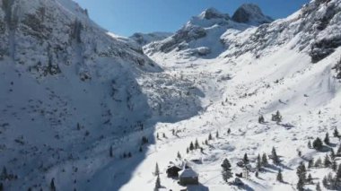 Bulgaristan 'ın Malyovitsa zirvesi yakınlarındaki Rila Dağı' nın şaşırtıcı kış manzarası