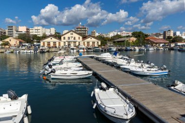 Dedeağaç, Yunanistan - 23 Eylül 2017: Dedeağaç şehri, Doğu Makedonya ve Trakya, Yunanistan tipik sokakta