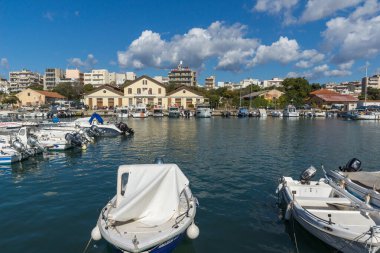 Dedeağaç, Yunanistan - 23 Eylül 2017: Dedeağaç şehri, Doğu Makedonya ve Trakya, Yunanistan tipik sokakta