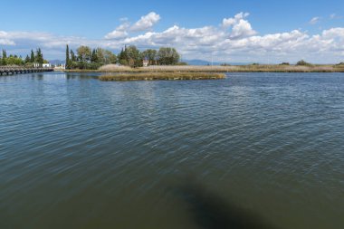 Porto Lagos, Yunanistan - 23 Eylül 2017: Saint Nicholas Porto Lagos, Doğu Makedonya ve Trakya, Yunanistan iki ada üzerinde bulunan manastır