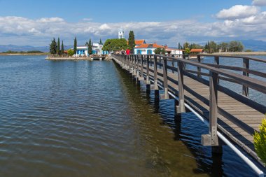 Porto Lagos, Yunanistan - 23 Eylül 2017: Saint Nicholas Porto Lagos, Doğu Makedonya ve Trakya, Yunanistan iki ada üzerinde bulunan manastır