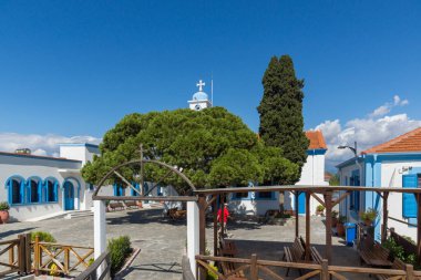 Porto Lagos, Yunanistan - 23 Eylül 2017: Saint Nicholas Porto Lagos, Doğu Makedonya ve Trakya, Yunanistan iki ada üzerinde bulunan manastır