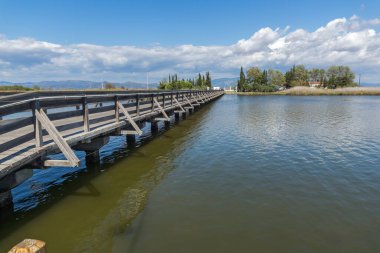 Porto Lagos, Yunanistan - 23 Eylül 2017: Saint Nicholas Porto Lagos, Doğu Makedonya ve Trakya, Yunanistan iki ada üzerinde bulunan manastır