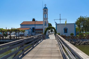 Porto Lagos, Yunanistan - 23 Eylül 2017: Saint Nicholas Porto Lagos, Doğu Makedonya ve Trakya, Yunanistan iki ada üzerinde bulunan manastır